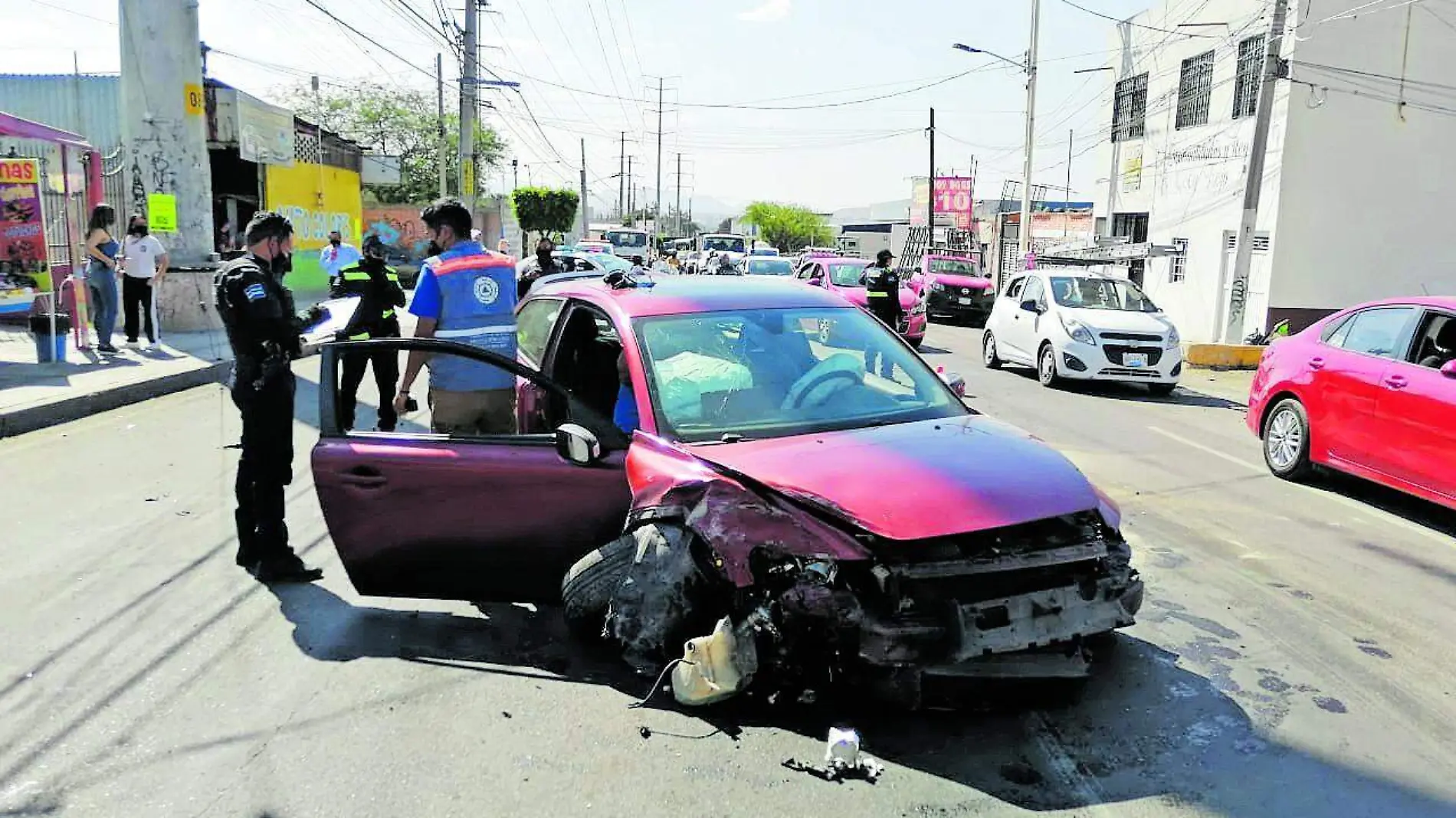 11 MAR AUTO DESTROZADO TRAS CHOCAR CONTRA